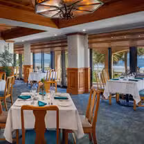 Una foto del restaurante Cypress Room - Island Vista Resort