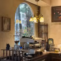 Foto von None Left Cafe Bar Restaurant