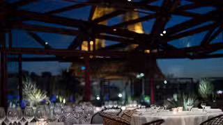 A photo of Les Ombres restaurant