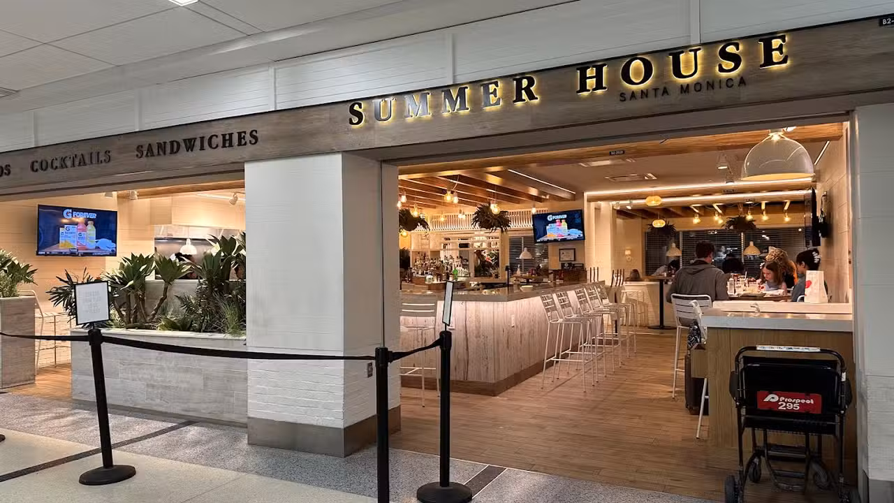 Summer House CLT - Summer House, Charlotte-Douglas International Airport - Concourse B, Gate B6, Charlotte, NC
