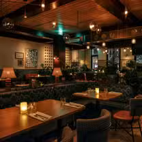 A photo of Earls Kitchen + Bar - Las Olas restaurant