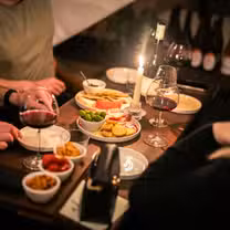Una foto del restaurante Sally's Wine & Whisky