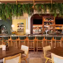Foto von Favorite Son at the Ambassador Hotel Waikiki by Hilton Tapestry Restaurant