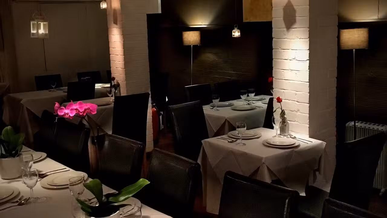 A romantic and authentic Thai restaurant  - Papaya Tree, London, 