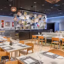Foto von Stock Avenue 81 im Innside Frankfurt Ostend Restaurant