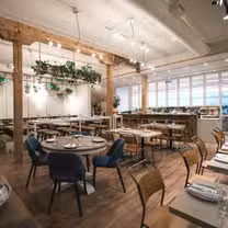 A photo of Ten Foot Henry restaurant