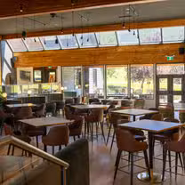 Una foto del restaurante Restaurant 8100 @ Radium