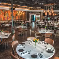 Una foto del restaurante District Table & Bar