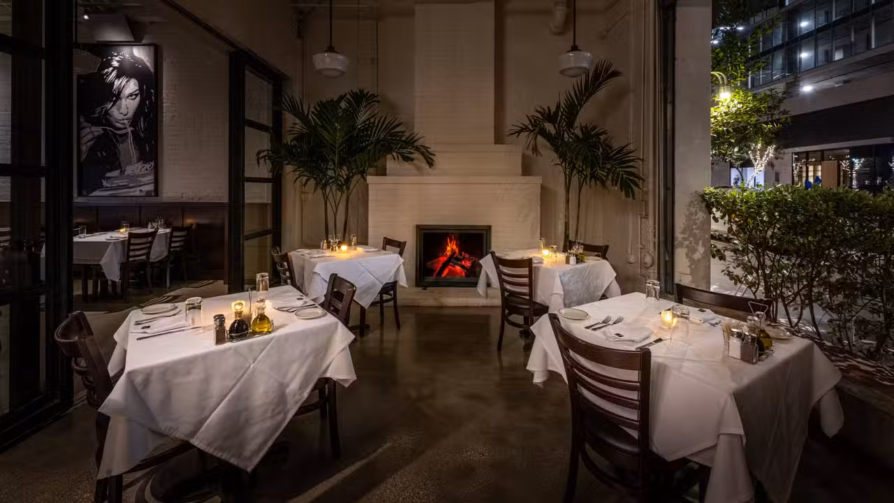 Interior - Tre Lune - Hollywood, Los Angeles, CA