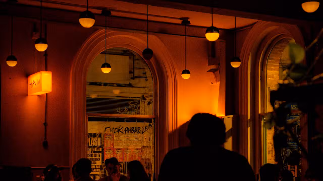 Hausu, London, Greater London