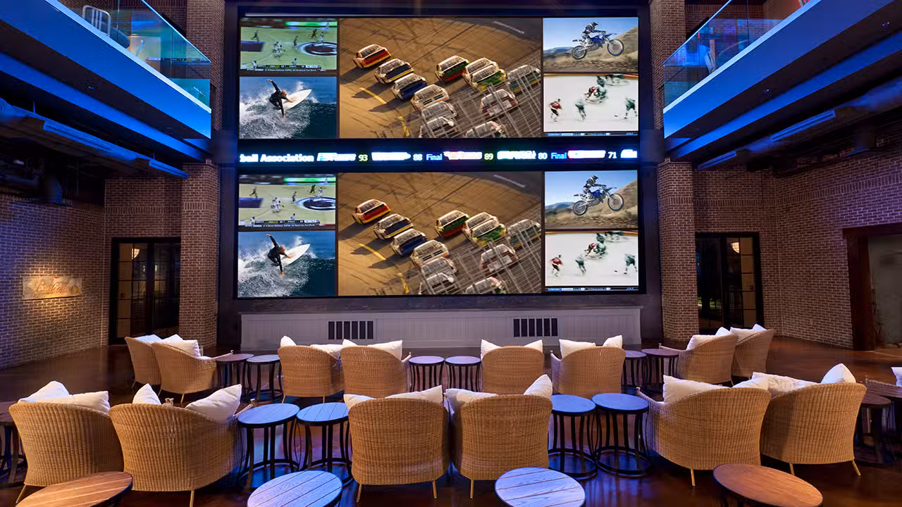 Interior - Wreckers Sports Bar - Gaylord Palms Resort, Kissimmee, FL