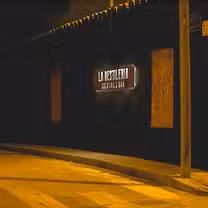 A photo of LA DESTILERIA Cocktail Bar restaurant