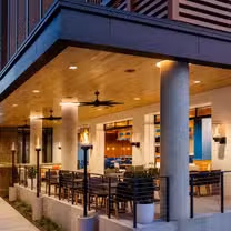 Una foto del restaurante JWB Grill