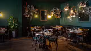 Una foto del restaurante O X T W O