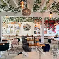 Una foto del restaurante Wine + Garden