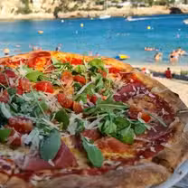 A photo of Más que pizza restaurant