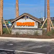 A photo of Hooters Lake Deaton restaurant