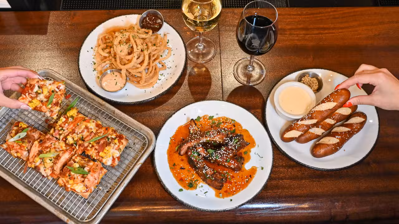 happy hour - Weber Grill - Indianapolis, Indianapolis, IN