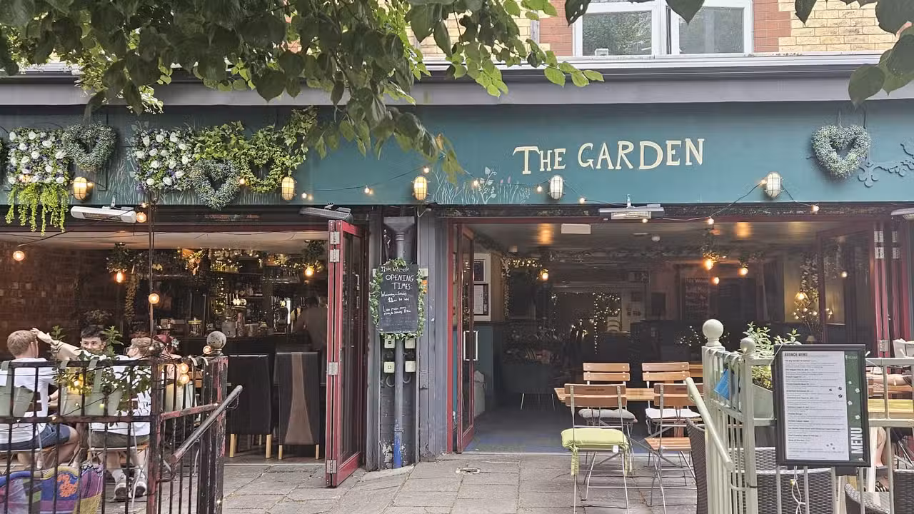 Cosy family Bar and Restaurant with lots to enjoy - The Garden - Chorlton, Greater Manchester, England