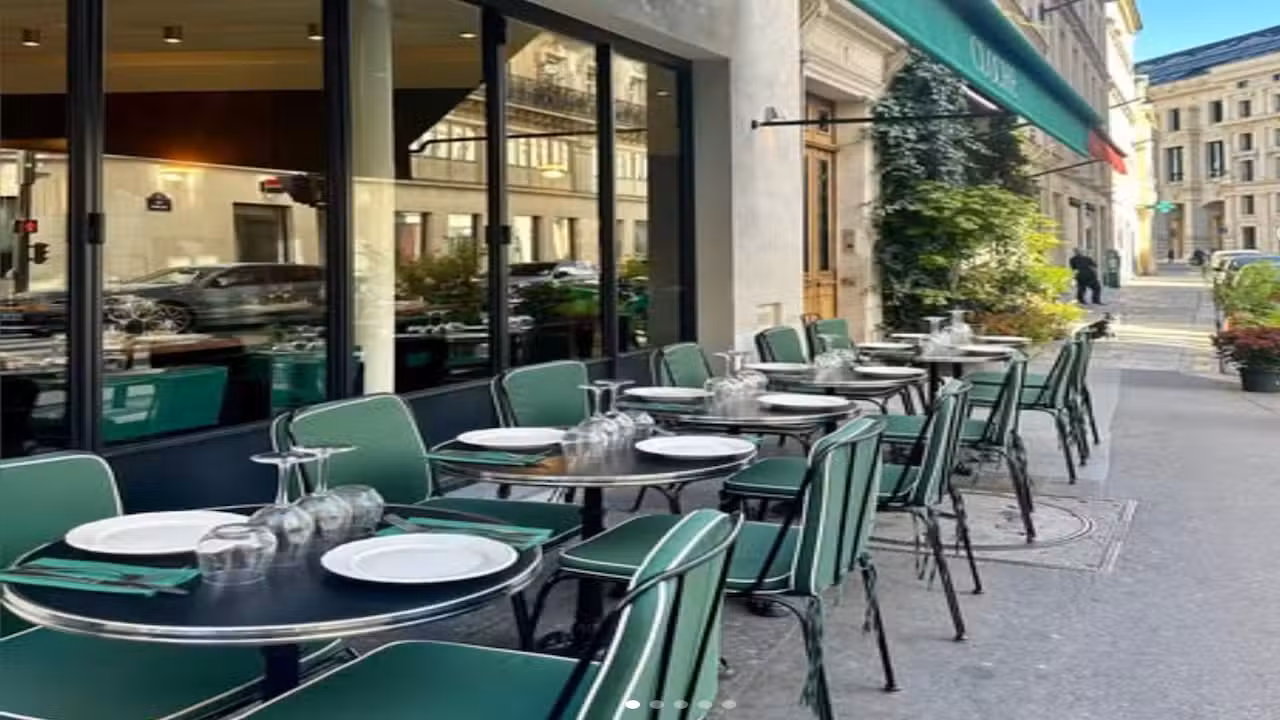 Screenshot -- At - Cloche Paris, Paris, Ile-de-France