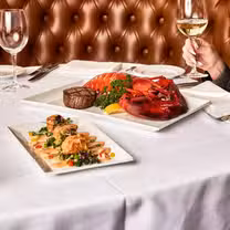A photo of Harris' restaurant