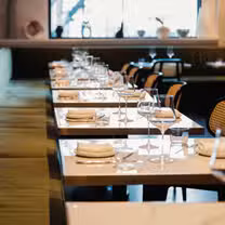 Una foto del restaurante Henry's - Toronto