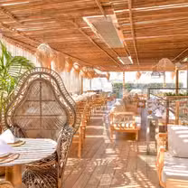 Foto von Loulou Rooftop Restaurant and Lounge Restaurant