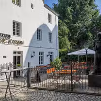 A photo of En de Canon Weinstube restaurant