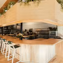 Una foto del restaurante The Counter at Odell's
