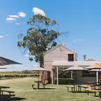 Een foto van restaurant St Leonards Vineyard