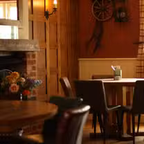 Una foto del restaurante The Walnut tree inn