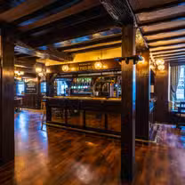 Foto von The Pied Bull Restaurant