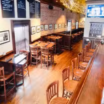 Een foto van restaurant B J Ryan's