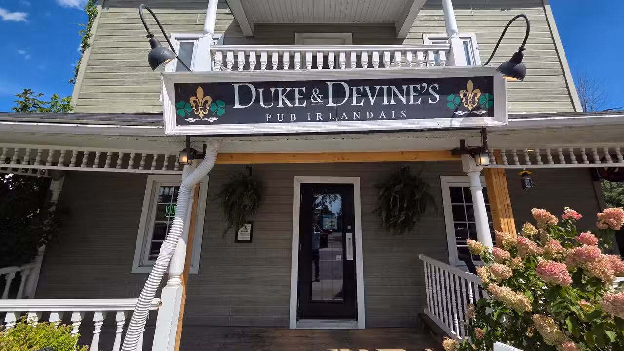 Front View - Duke & Devine's Pub Irlandais -Vaudreuil, Vaudreuil-Dorion, QC