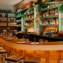 A photo of Tres a Cinco restaurant