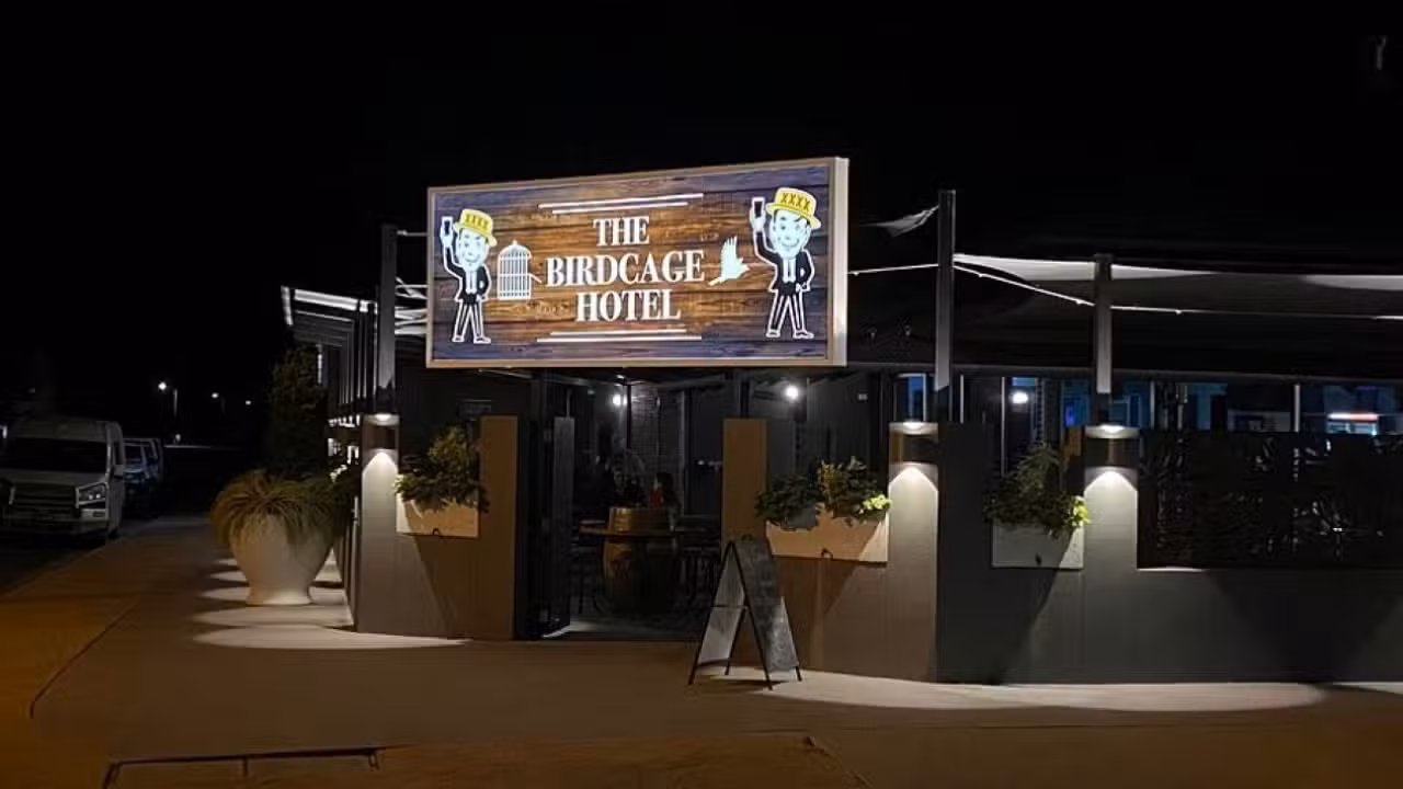 Exterior - Birdcage Hotel, Longreach, AU-QLD