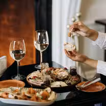A photo of Braxton's Restaurant & Bar at The Algonquin Resort restaurant