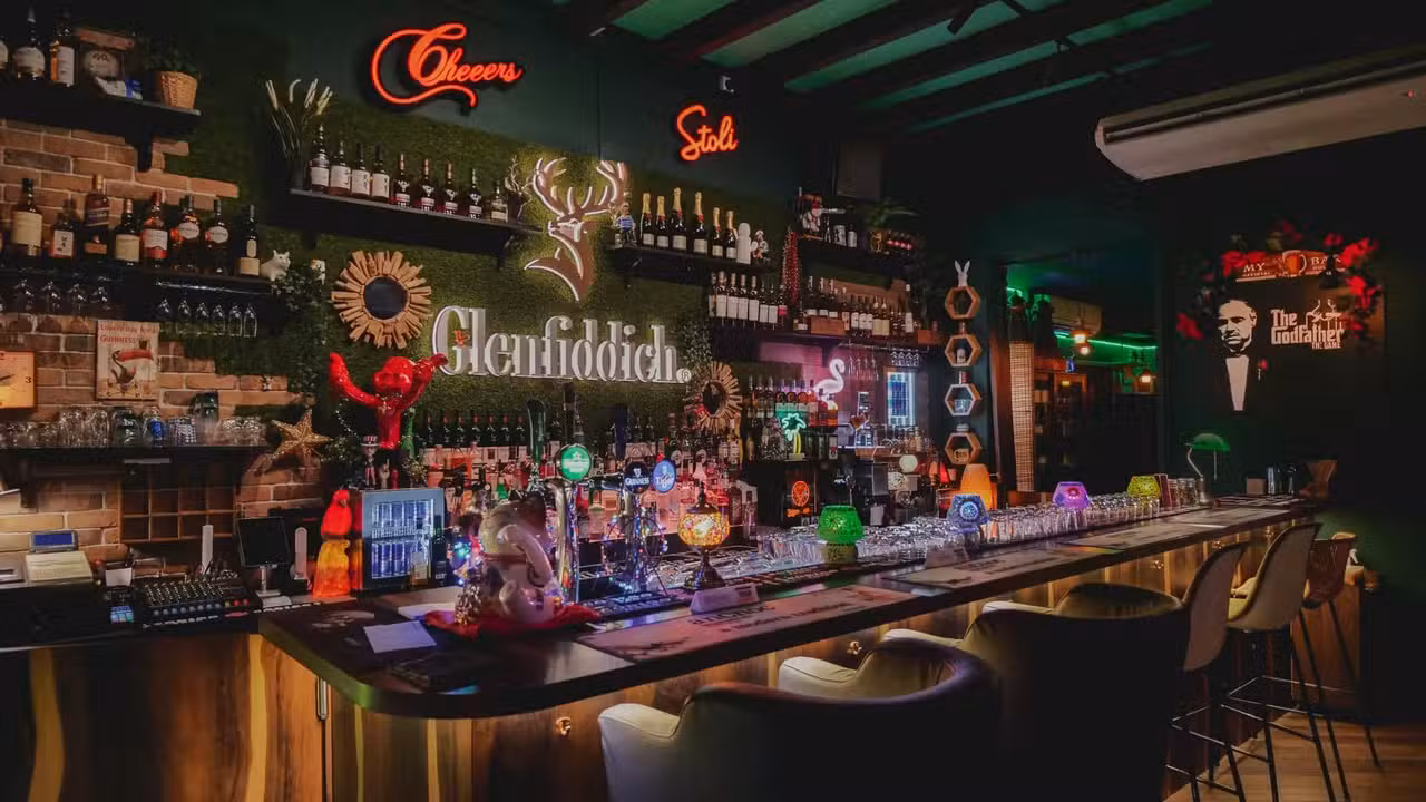 Interior - Cheeers Bistro & Bar, Singapore, Singapore
