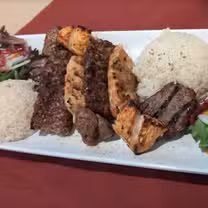 Una foto del restaurante Mir Mediterranean Bar & Grill