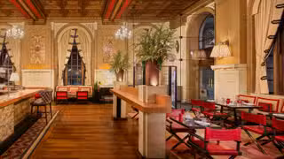 Una foto del restaurante OAK Long Bar + Kitchen