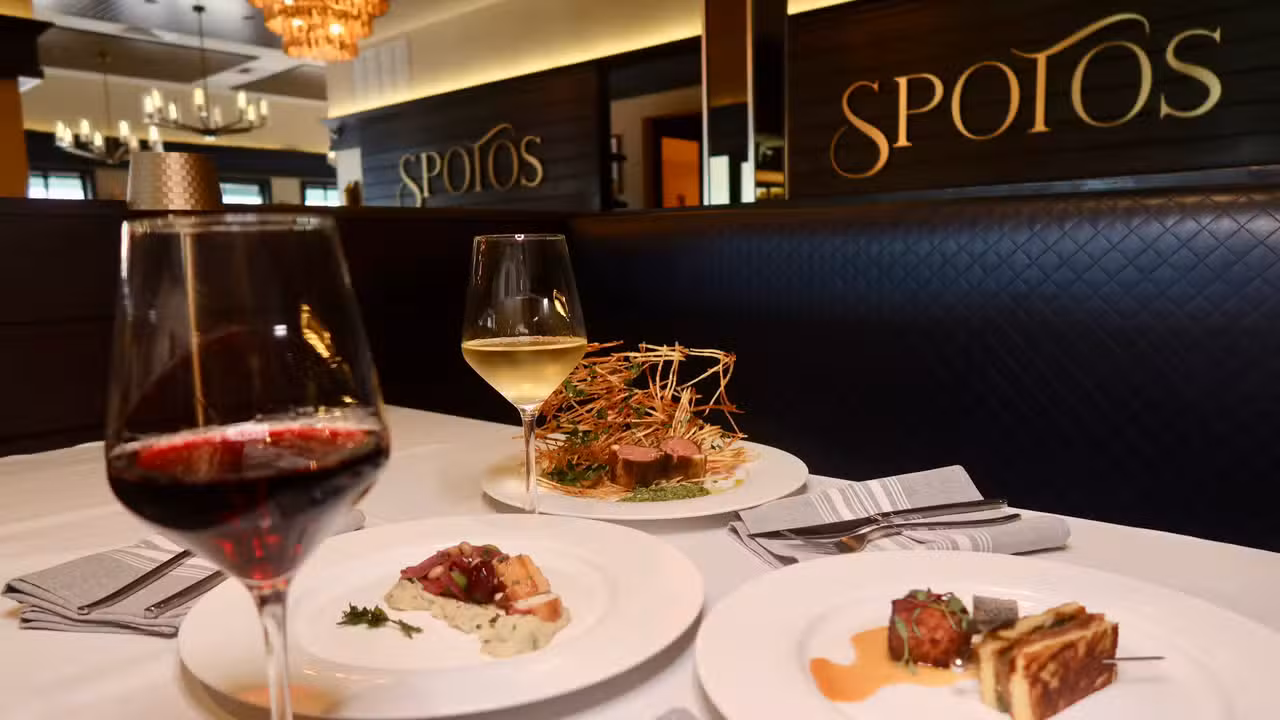 Interior - Spotos Fish & Oyster, Palm Beach Gardens, FL
