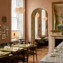 Foto von Poon's at Somerset House Restaurant