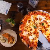A photo of Deluca's Pizza - Little Rock restaurant
