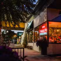Foto von Bayan Ko Restaurant