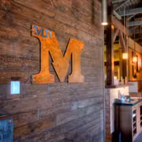 Foto von MR MIKES - Camrose Restaurant