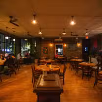 A photo of Main and Lincoln restaurant