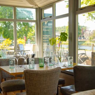 Uile-bheist Restaurant