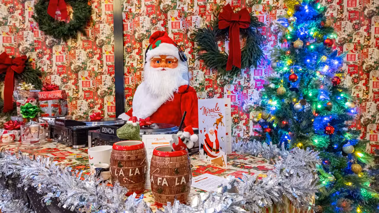 A Holiday Themed Pop Up Cocktail Bar - Leinenkugel’s Leinie Beer Garden MD Baltimore