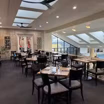 Foto von Brown Hound Downtown Restaurant