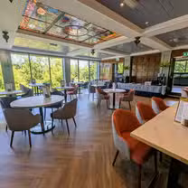 A photo of Lakeview Lounge & Bar restaurant